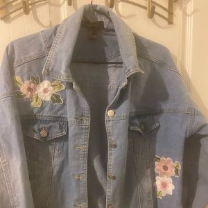🤩FREE when bundled w/ Reg price item Forever 21 Denim Jacket with flowers
